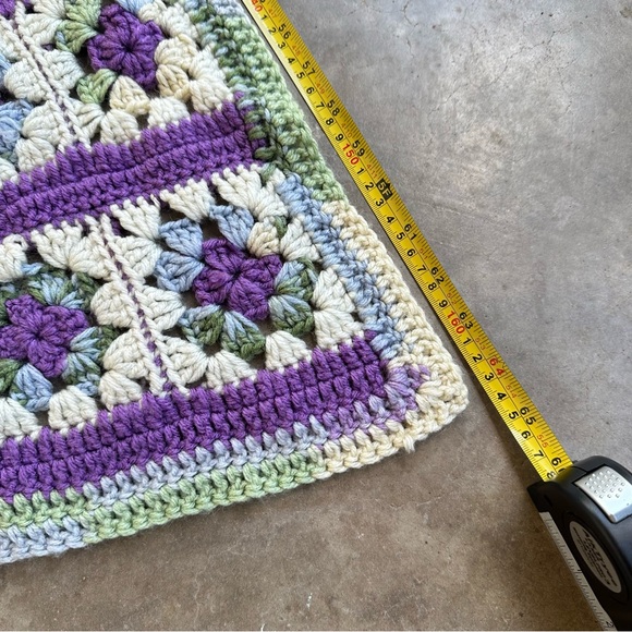 Vintage GRANNY SQUARE AFGHAN Handmade Crochet Cottage Core Throw Blanket 64x41 - Picture 4 of 5